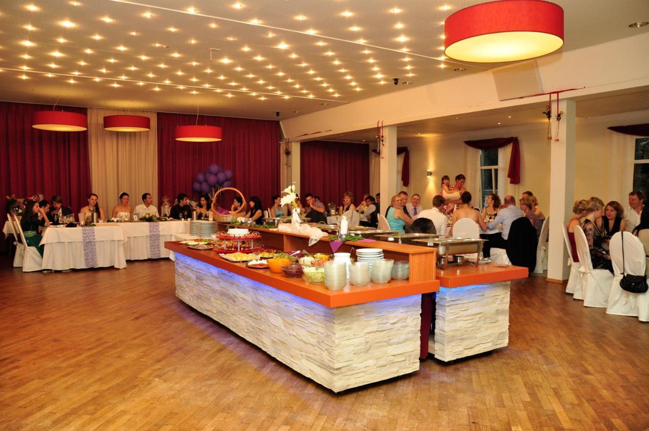 Hotel&Restaurant Zum Deutschen Hause Kirchhatten Exterior foto